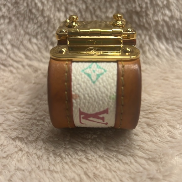 LOUIS VUITTON X TAKASHI MURAKAMI Leather Cuff Bracelet Unisex - Picture 6 of 13